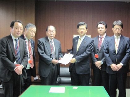 2016年3月7日 石井国土交通大臣へ要望書を提出
